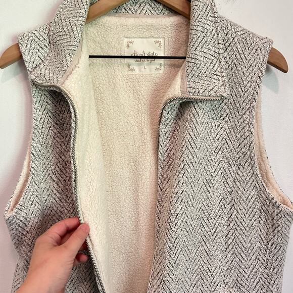 Altar'd State Sherpa Knitted Zip Up Vest White Size L - Picture 5 of 7